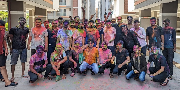 નિકોલ વિસ્તારમાં આવેલી સવેરા સાનિધ્ય સોસાયટીમાં હોળી ધુળેટીની ઉલ્લાસપૂર્વક  ઉજવણી કરવામાં આવી