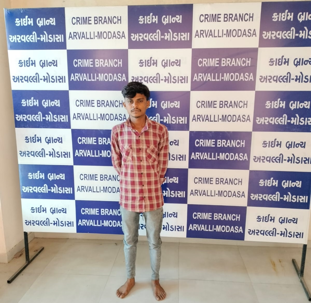 અરવલ્લીઃ એલસીબીએ સાઠંબાના કાશીયાવત ગામે વિદેશી દારૂની ૧૯૨ બોટલો અને આંબલીયારા પોલીસે લીંબ પીકઅપ સ્ટેન્ડેથી ૪૩ બોટલ ઝડપી