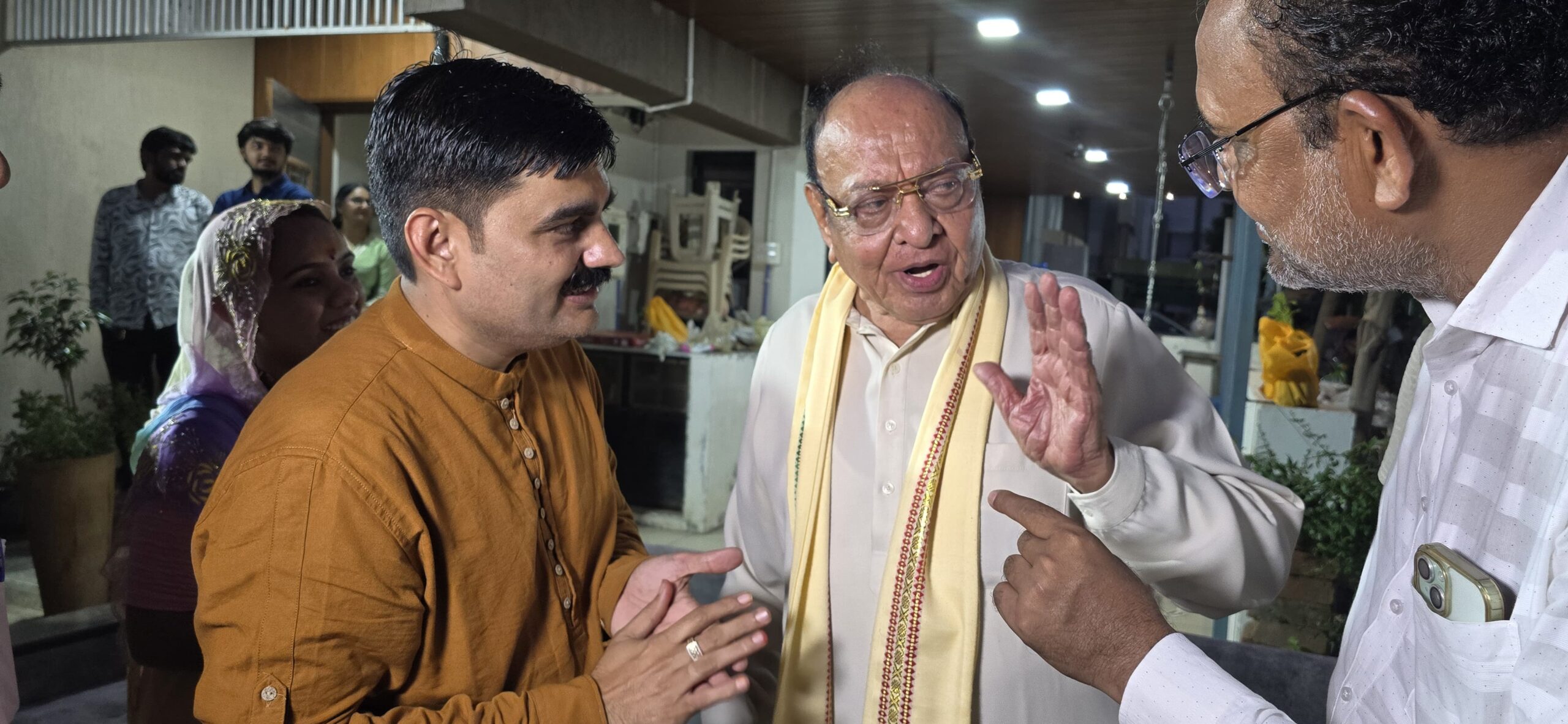 યુવા નેતા યુવરાજસિંહ જાડેજાના ઘરે પ્રસંગમાં દિગ્ગજ નેતાઓ અને આગેવાનો ઉપસ્થિત રહ્યા