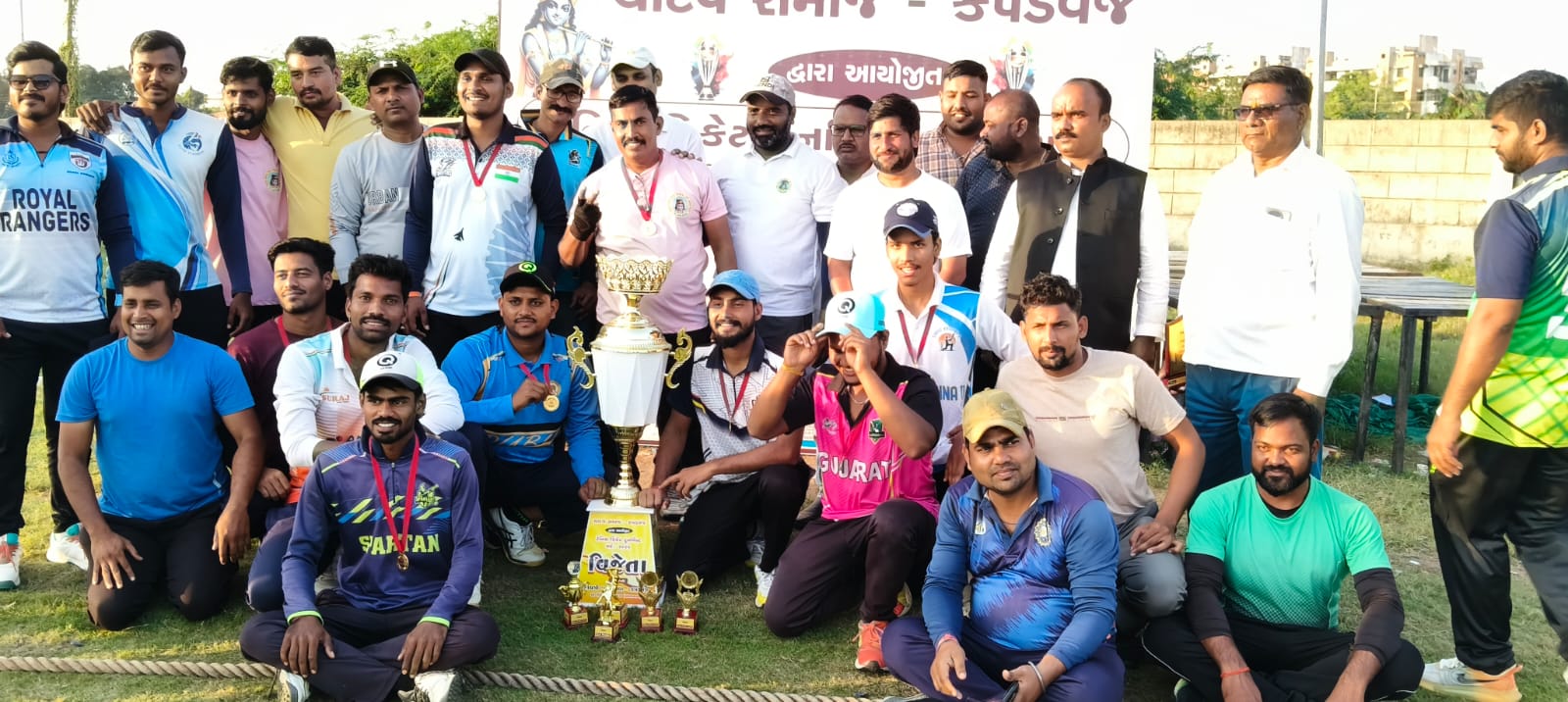 યાદવ સમાજ કપડવંજ દ્વારા ટેનિસ ક્રિકેટ ટુર્નામેન્ટ 2025નું મુખ્યાજી ક્રિકેટ એકેડમી ગ્રાઉન્ડ ખાતે ભવ્ય આયોજન કરાયું