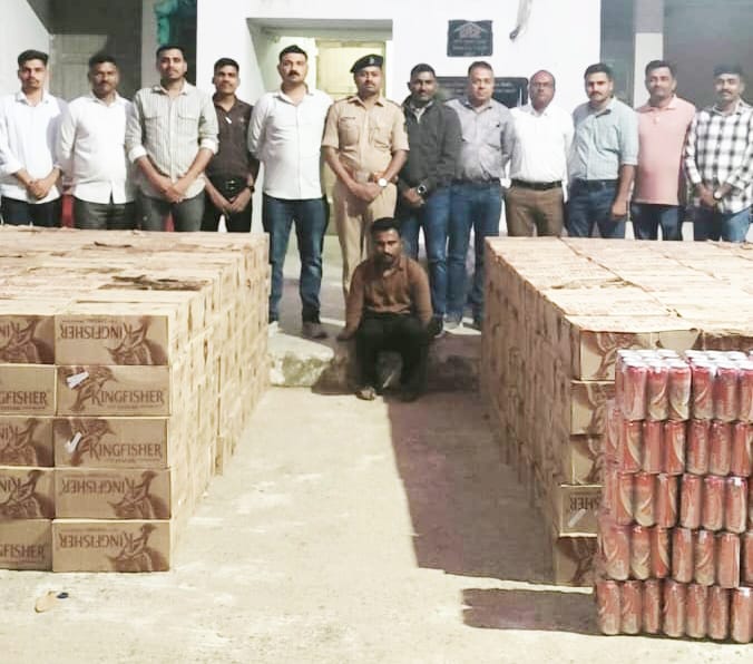 મહીસાગર એલસીબીએ ટાટા કંપનીના ટ્રકમાંથી મોટા પાયે વિદેશી દારૂ ઝડપી પાડ્યો