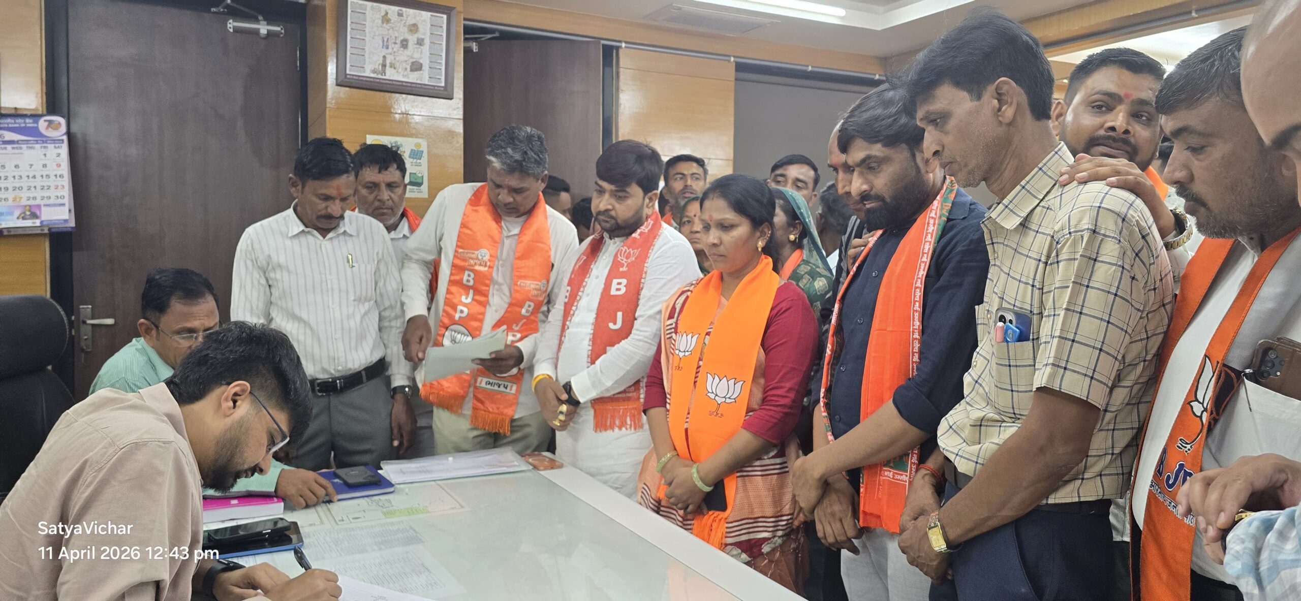 <br>કપડવંજમાં ભાજપનું શક્તિ પ્રદર્શન: ઢોલ-નગારાના નાદ સાથે ઉમેદવારી પત્રો ભરાયા