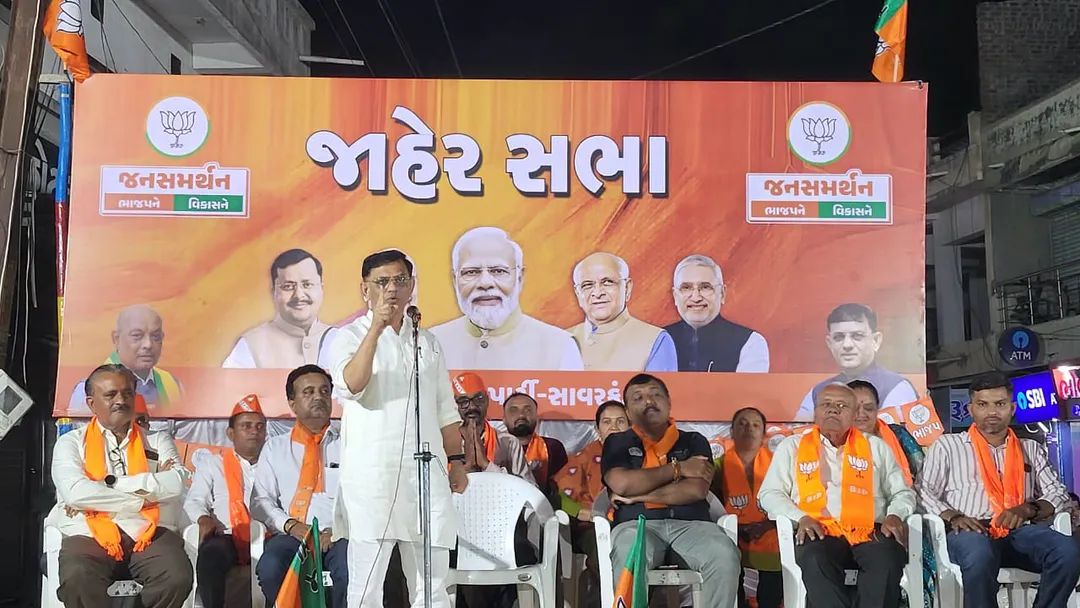 સાવરકુંડલા શહેરના દેવળા ગેઈટ  વિસ્તારમાં ધારાસભ્ય મહેશ કસવાલાની જનસભામાં , વિકાસ માટે જનસમર્થન ઊમટ્યું