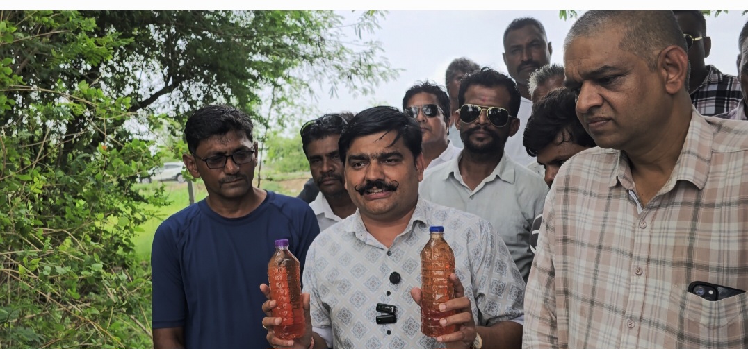 બાલાસિનોર ડમ્પિંગ સાઇટ મુદ્દે વિધાર્થી યુવા નેતા યુવરાજસિંહ જાડેજા મેદાને પડ્યા : કેમિકલયુક્ત કચરાથી કૂવાના પાણી ‘લાલ’ થતું હોવાના રહીશોનો ગંભીર આક્ષેપ